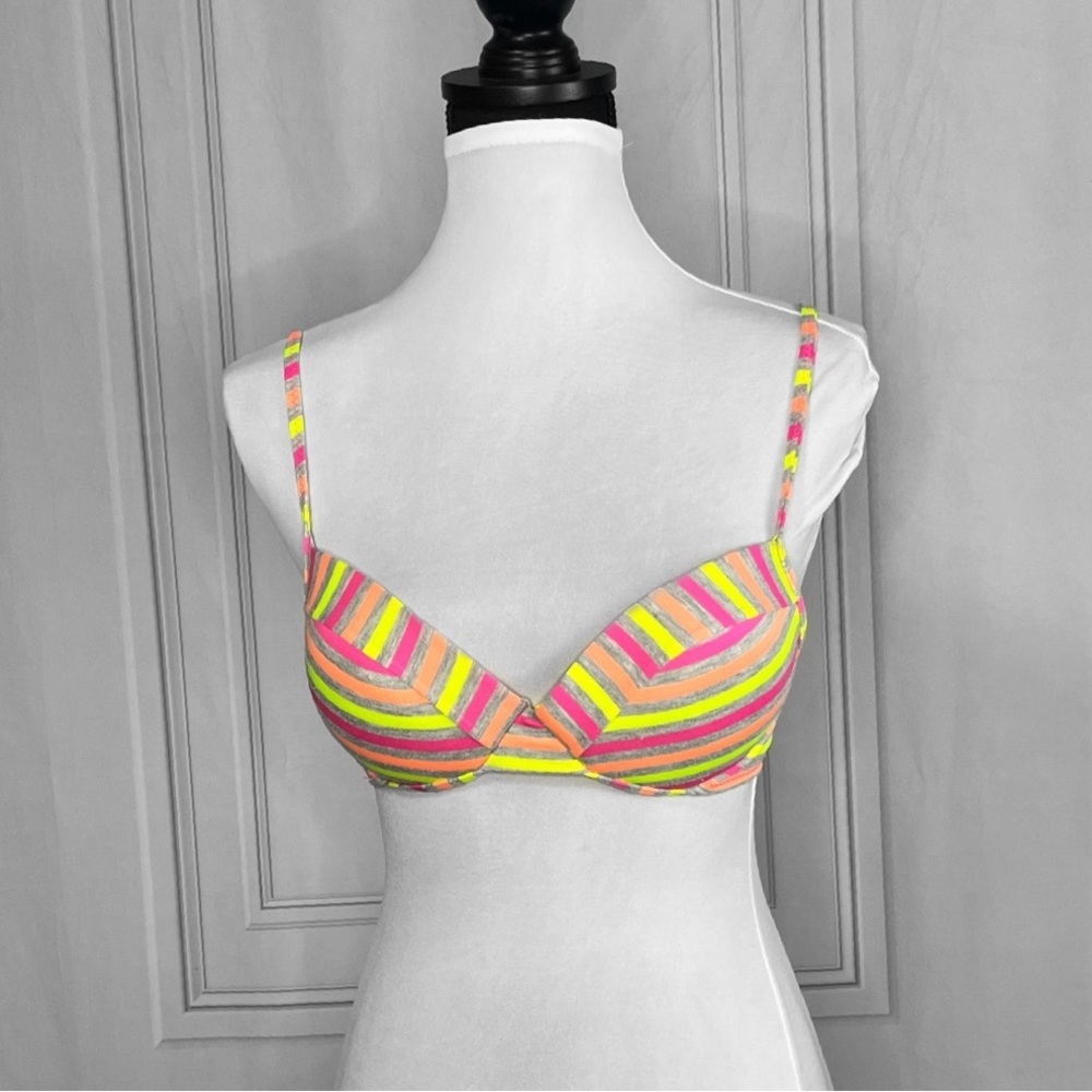 Neon swim top🖤